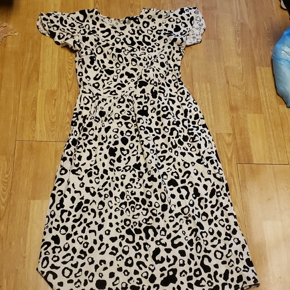 Who What Wear Dresses & Skirts - Cottagecore leopard print linen blend midi dress L